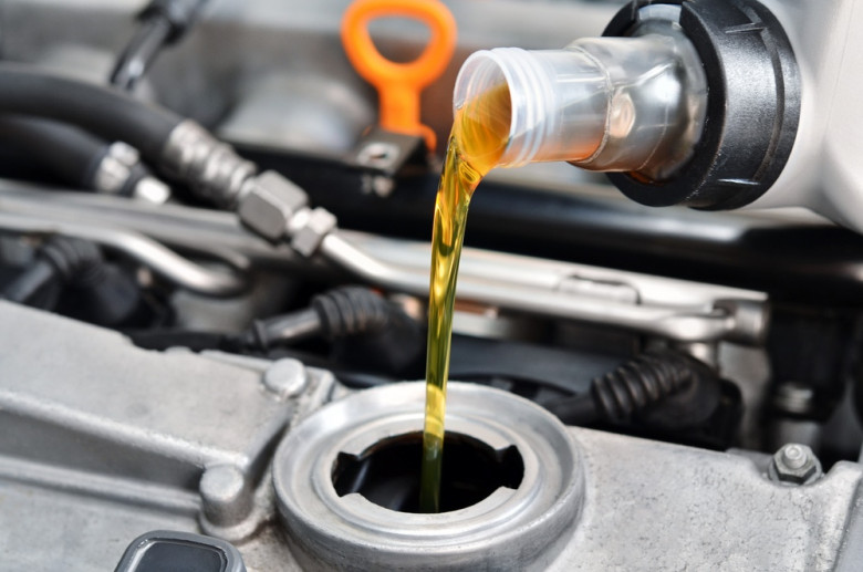 Защо не трябва да правим икономии от маслото на колата: 6 големи заблуди