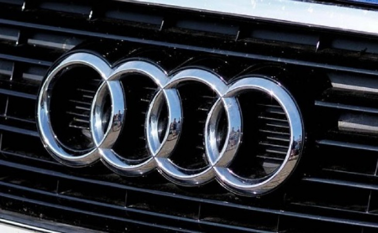 Audi Q5 ще се промени до неузнаваемост: Показаха първите СНИМКИ на кросоувъра