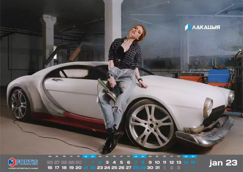 Секси красавици от Беларус се снимаха за календар с най-странната кола в страната Volgatti СНИМКИ