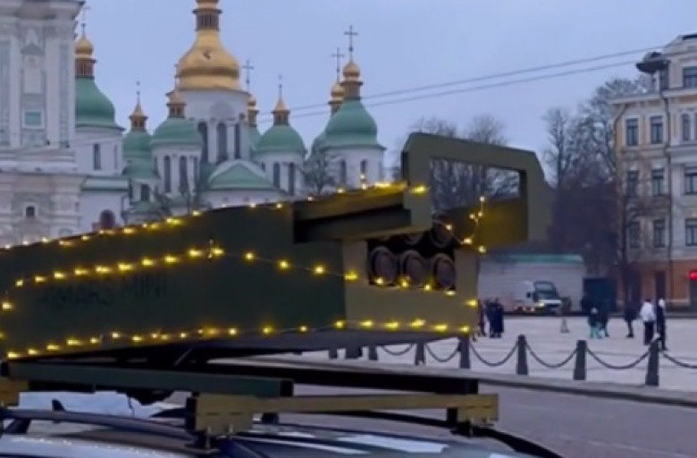 Volkswagen Golf с РСЗО Himars на покрива е забелязан в Киев ВИДЕО