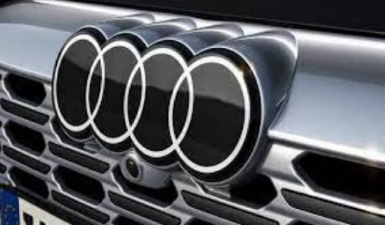 Обновеният кросоувър Audi Q8 е разсекретен преди премиерата СНИМКИ