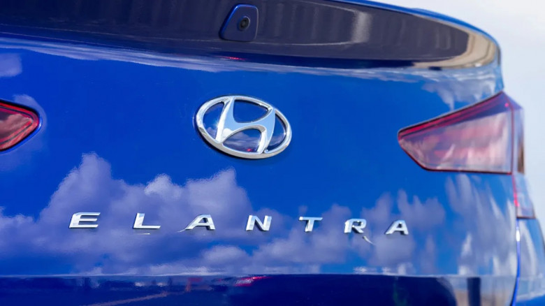 `Hyundai представи новото поколение Elantra СНИМКИ