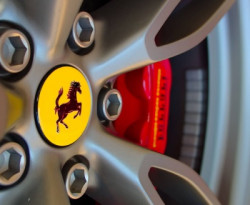 Собственик разкри колко струва ремонтът и поддръжката на Ferrari