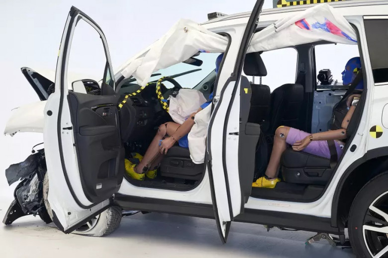 Краш-тест: Да не сте пътник на задната седалка във всички SUV със среден размер ВИДЕО