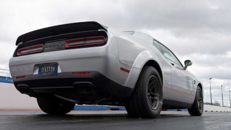 Dodge пусна най-бързия и мощен "масъл кар" в историята ВИДЕО