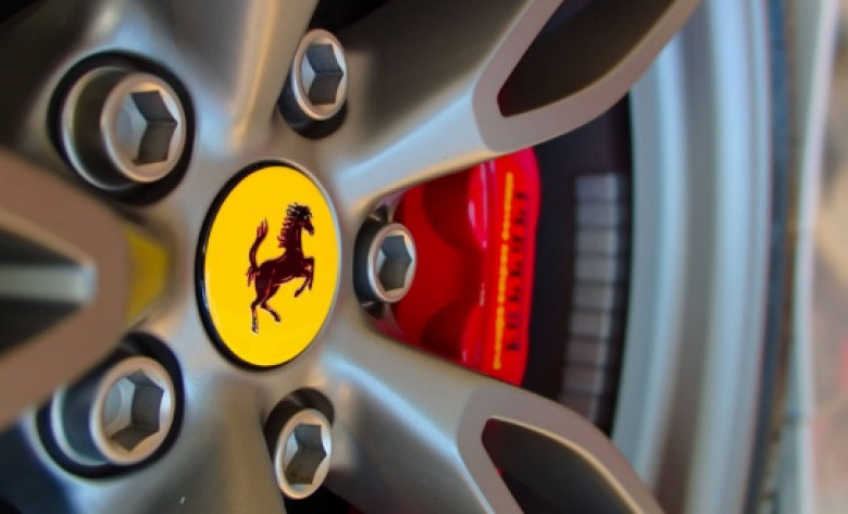 Собственик разкри колко струва ремонтът и поддръжката на Ferrari