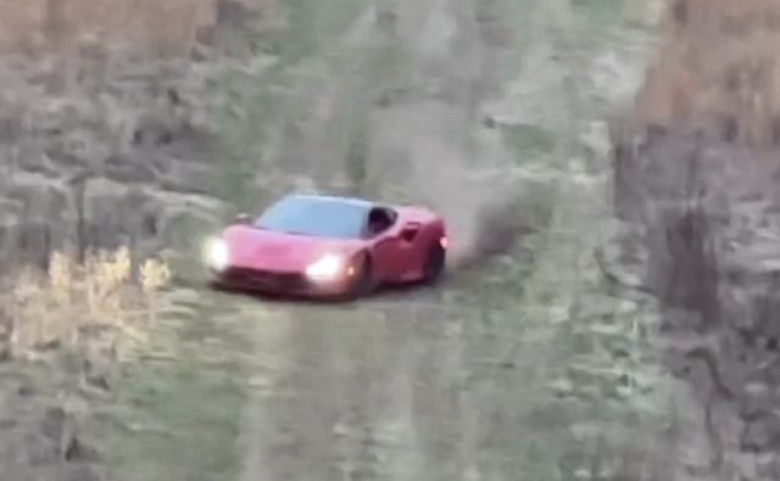 Брутален офроуд с Ferrari F8 Tributo ВИДЕО