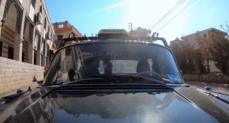 Таксиджия кара една и съща кола цели 48 г., пробегът е удивителен ВИДЕО