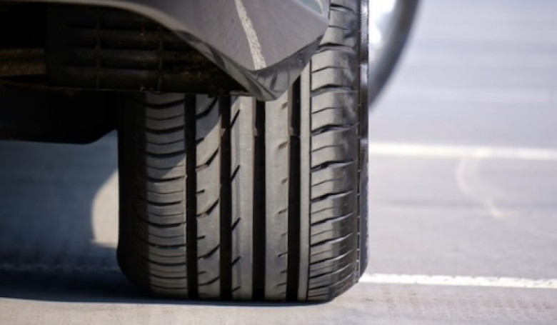 Експерти показаха нагледно защо не трябва да спестяваме от автомобилни гуми ВИДЕО