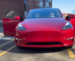 Собственик на Tesla обясни какво трябва да знаем за електромобила преди закупуването ВИДЕО