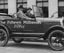 Уникалната история на легендарния модел Ford Model T, от който са продадени 15 млн. коли ВИДЕО