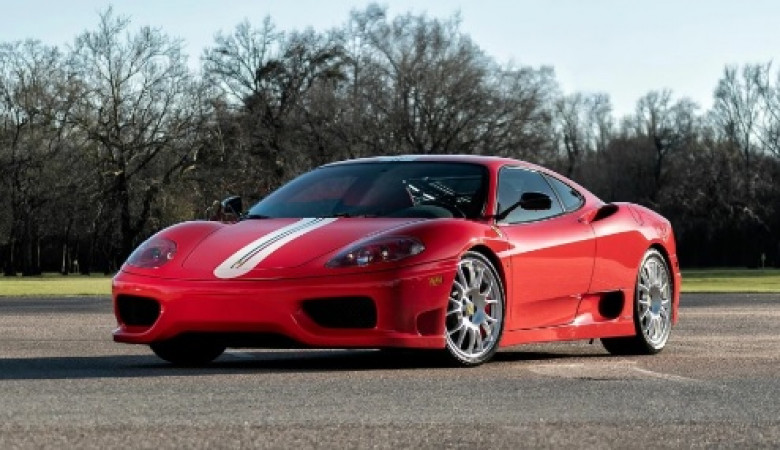 ВИДЕО запечата как разбиха уникална суперкола Ferrari за 350 000 долара
