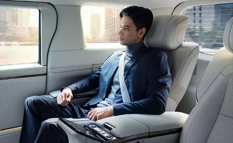 Lexus показа в Европа най-луксозния си и особен модел ВИДЕО