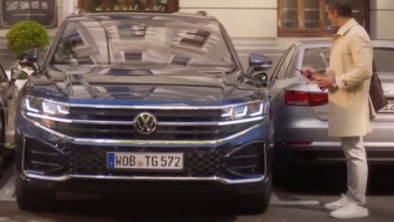 Ето как Volkswagen Touareg се справя със сложен проблем при паркирането ВИДЕО