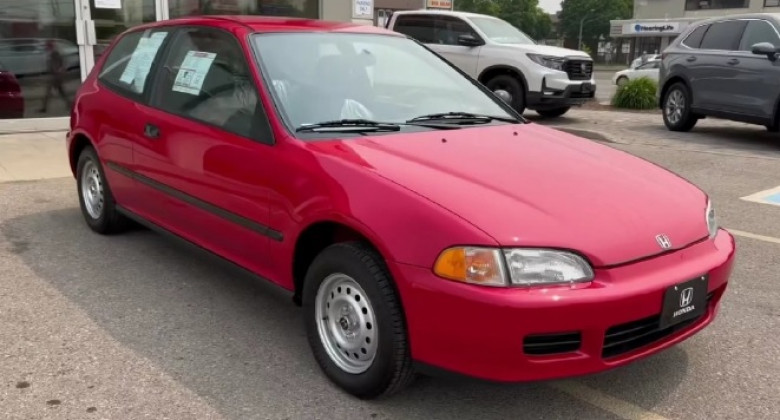 Намериха уникална Honda Civic от 1992 г., нейният VIN номер показва, че... ВИДЕО