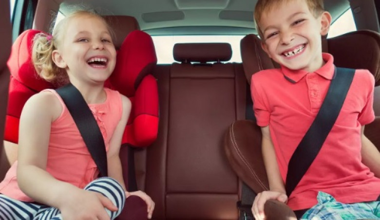 Ето как да пътувате с децата в колата и всички да се чувстват комфортно