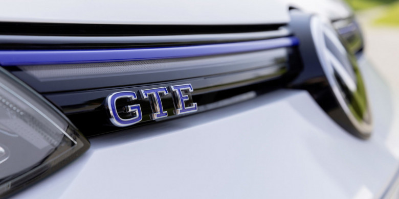 Фотографи заснеха новия Volkswagen Golf GTE 2024