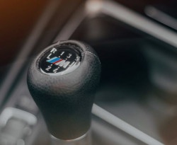 BMW шокира с новина за ръчната скоростна кутия