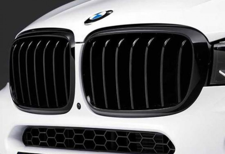 BMW разкрива новия дизайн на радиаторната си решетка ВИДЕО