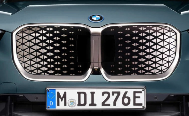 Комфортен и технологичен: BMW показа своя най-бюджетен електрически кросоувър СНИМКИ