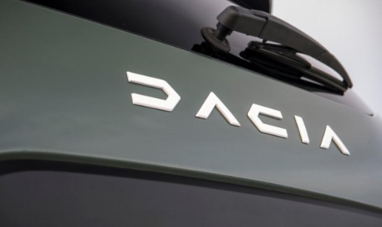 Появиха се първите изображения на новия Dacia Duster