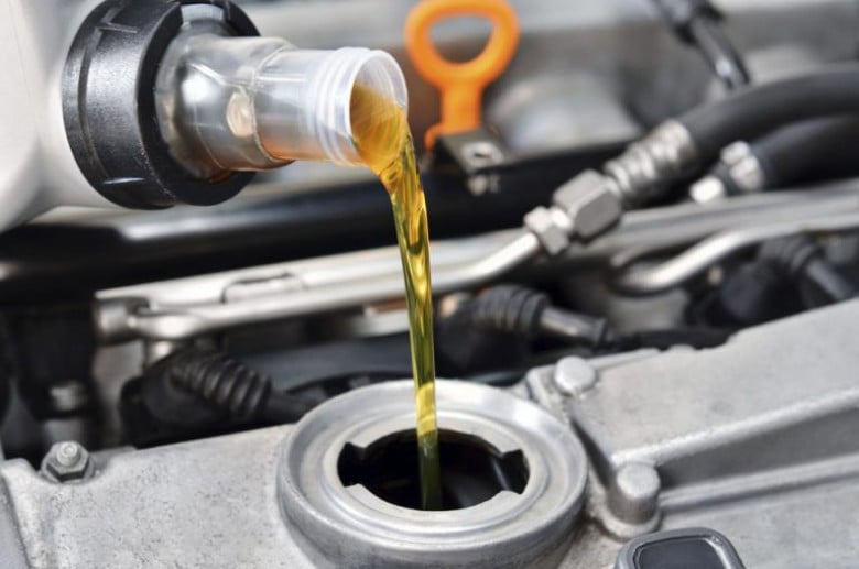 Кое е най-доброто масло за кола с голям пробег - синтетично или минерално?