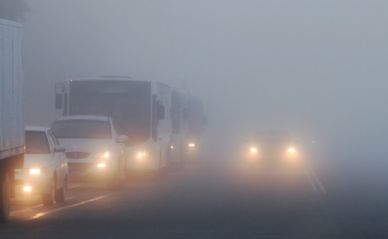 Как да управлявате безопасно автомобила си в мъгла