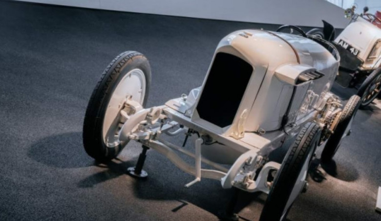 Показаха уникалния автомобил, който е бил най-бърз в света през 1909 година СНИМКИ