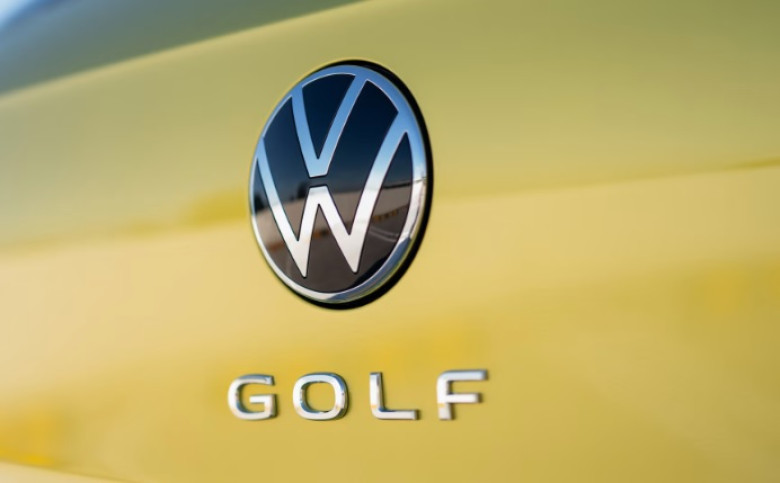 Вижте как ще изглежда новият очакван Volkswagen Golf СНИМКИ