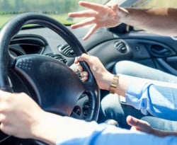 Важни съвети от специалисти за ситуации на аварийно спиране с колата