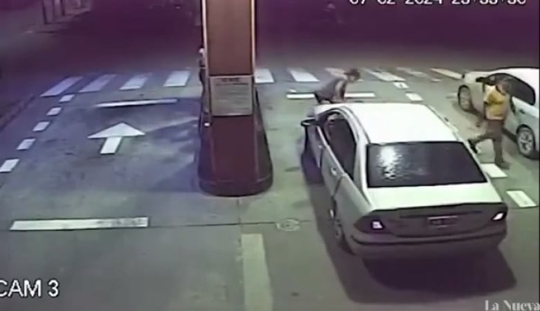 Съботна подборка от зрелищни ВИДЕА: На бензиностанция експлодира кола, натъпкана с кокаин