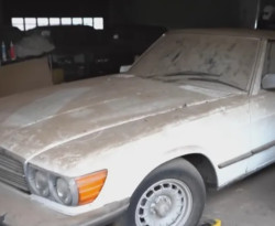 Измиха за първи път от 20 г. забравен в гаража Mercedes ВИДЕО