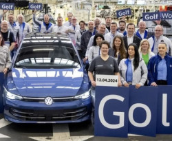 Обновения Volkswagen Golf слезе от поточната линия