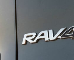 Показаха как ще изглежда следващата Toyota RAV4 ВИДЕО