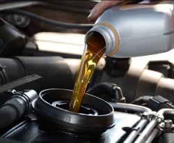 Как да разберете, че е време да се смените спирачната течност на автомобила