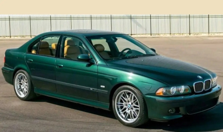 Продадоха BMW на над 20 години на цената на две чисто нови - защо? СНИМКИ