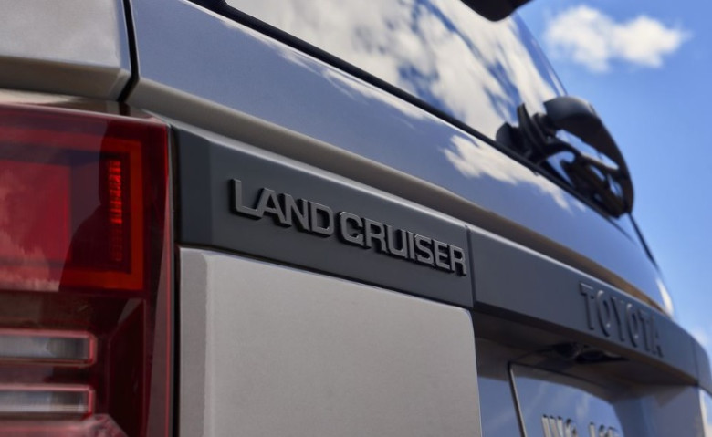 Маневрен, здрав и комфортен: Показаха новия Toyota Land Cruiser ВИДЕО