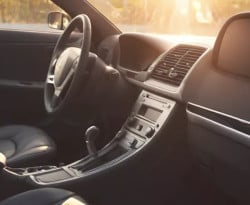 Опасни за шофьорите: Кои вещи не трябва да оставяте в автомобила си