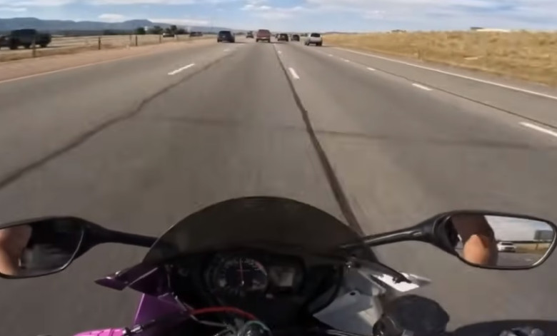 Полицаите спипаха мотоциклетист, който вдига 278 км/ч, и след това... ВИДЕО