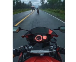 Съботна подборка от зрелищни ВИДЕА: Вижте защо е необходимо внимателно да се кара мотоциклет