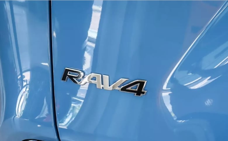 Кардинална промяна: показаха новия кросоувър Toyota RAV4 СНИМКА